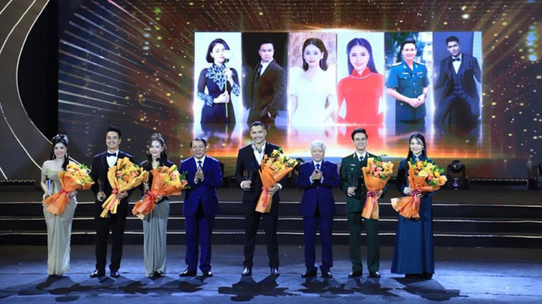 Выдающиеся актеры были названы. Выдающиеся актеры были названы.