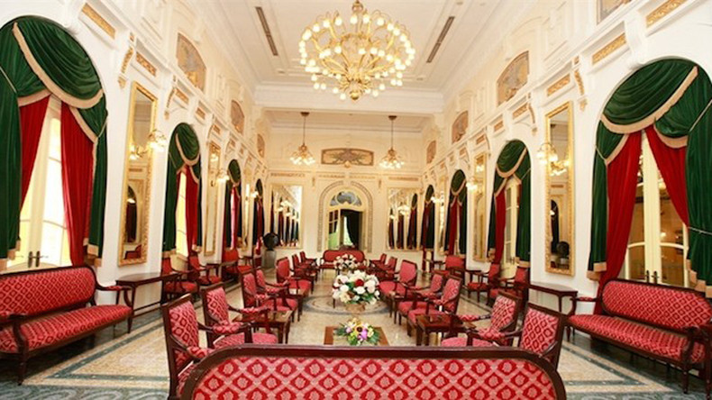 Зеркальный зал на втором этаже. Фото: hanoioperahouse.org.vn Зеркальный зал на втором этаже. Фото: hanoioperahouse.org.vn