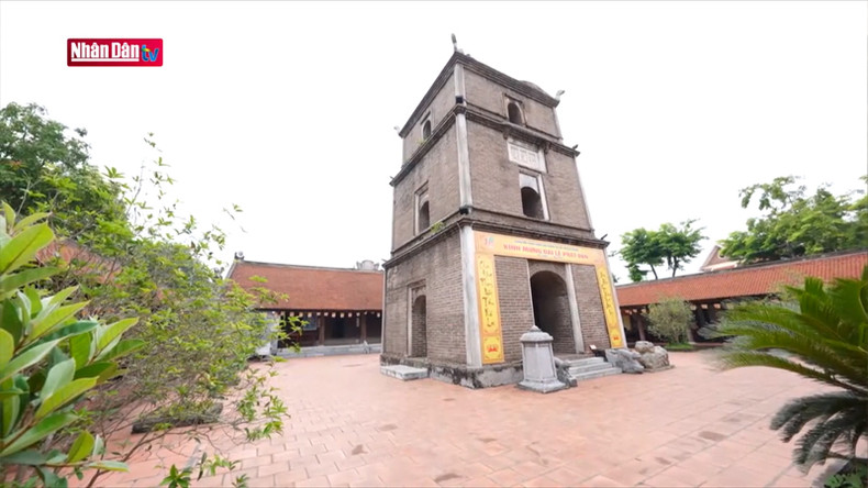 Изюминкой архитектуры пагоды Зау является башня Хоафонг, расположенная посреди двора.