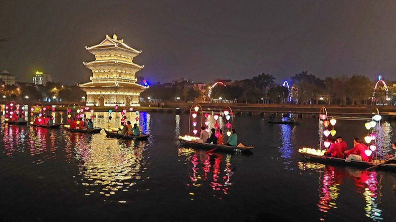 Культурная деятельность по вечерам. Фото: Там Шинь Культурная деятельность по вечерам. Фото: Там Шинь