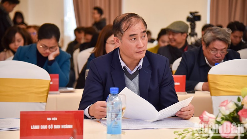 Г-н До Куанг Чунг на пресс-конференции. Г-н До Куанг Чунг на пресс-конференции.