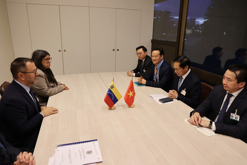 Встреча между вьетнамской и венесуэльской делегациями. Фото: ВИА