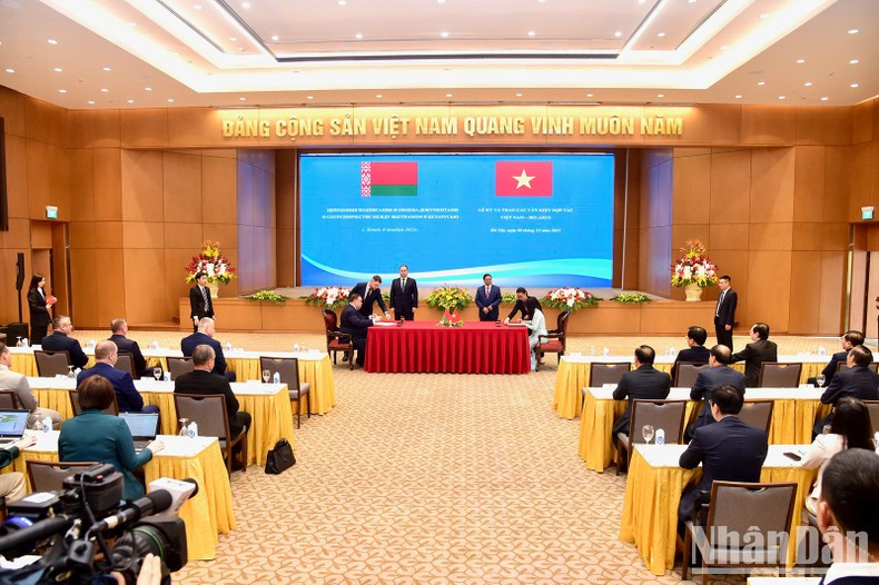 Общий вид церемонии подписания документов о сотрудничестве. Общий вид церемонии подписания документов о сотрудничестве.