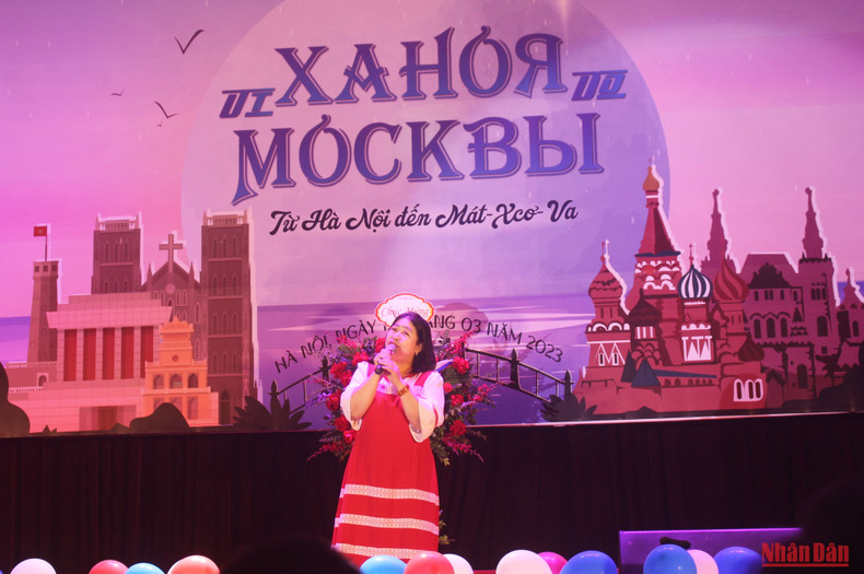 ...но и встреча многих поколений, проживавших и обучавшихся в России, а также студентов, курсантов и школьников, которые изучают русский язык в Ханое и соседних провинциях.