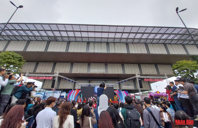 Корреспонденты работают на мероприятии. Корреспонденты работают на мероприятии.