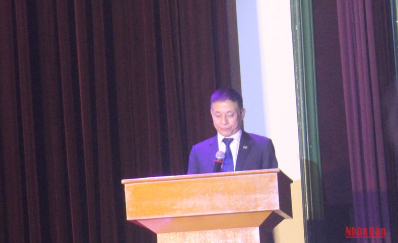 Проректор ИИЯ при ХГУ Лам Куанг Донг выступает с речью. Проректор ИИЯ при ХГУ Лам Куанг Донг выступает с речью.