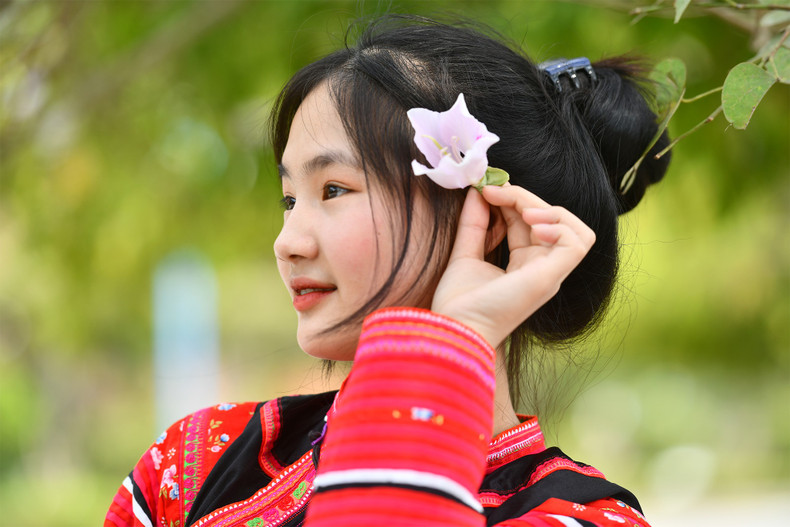 Очарование высокогорной девушки на Северо-Западе.