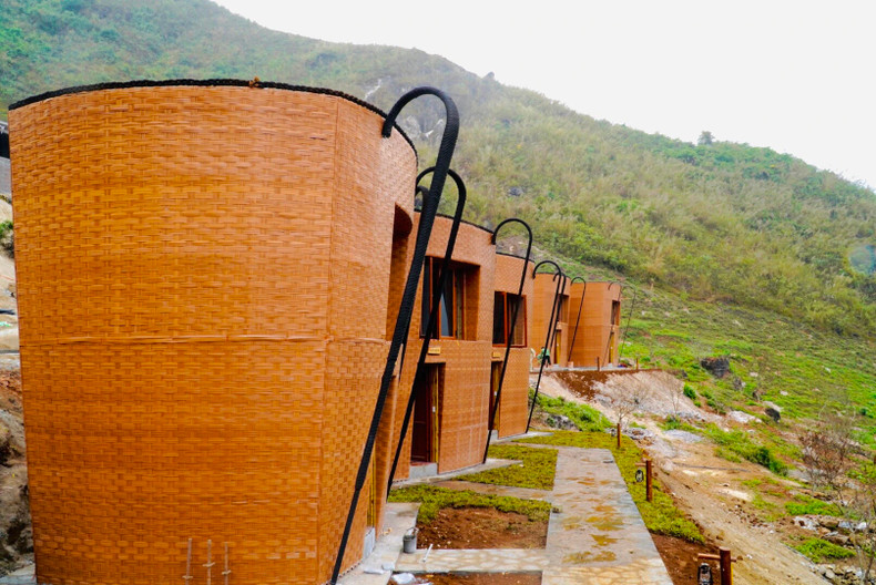 Бунгало имеет вид корзин – одного из незаменимых предметов в жизни здешних представителей народности. Фото: hmongvillage.com.vn Бунгало имеет вид корзин – одного из незаменимых предметов в жизни здешних представителей народности. Фото: hmongvillage.com.vn