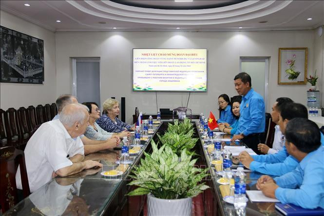 Общий вид приема делегации Федерации профсоюзов Санкт-Петербурга и Ленинградской области. Фото: VNA Общий вид приема делегации Федерации профсоюзов Санкт-Петербурга и Ленинградской области. Фото: VNA