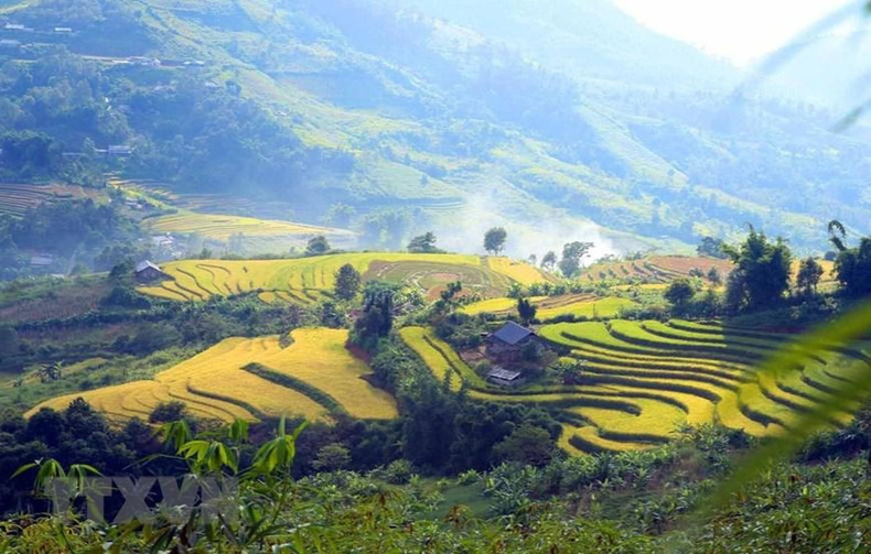 Очаровательный пейзаж в приграничном районе страны. Очаровательный пейзаж в приграничном районе страны.