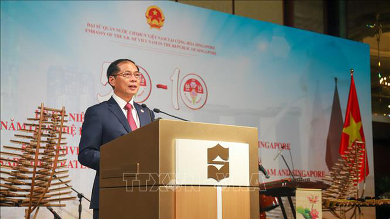 Министр Буй Тхань Шон выступает на церемонии. Фото: ВИА