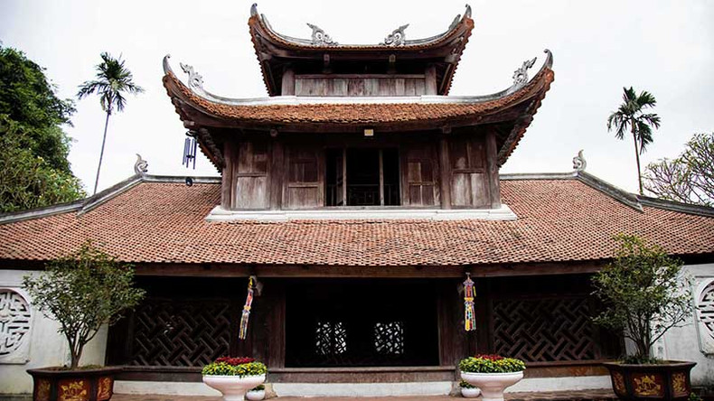 Посередине здания Титьтхиенам – два возвышающегося чердака с изогнутыми лопастями. Фото: bacninhtv.vn