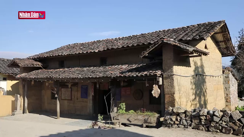 Земляные дома – типичная архитектура у этнических меньшинств в горных районах на севере. Земляные дома – типичная архитектура у этнических меньшинств в горных районах на севере.