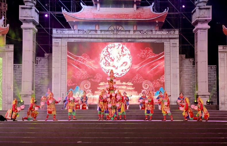 Исполнение Хюэской придворной музыки «няняк» на земле предков. Исполнение Хюэской придворной музыки «няняк» на земле предков.