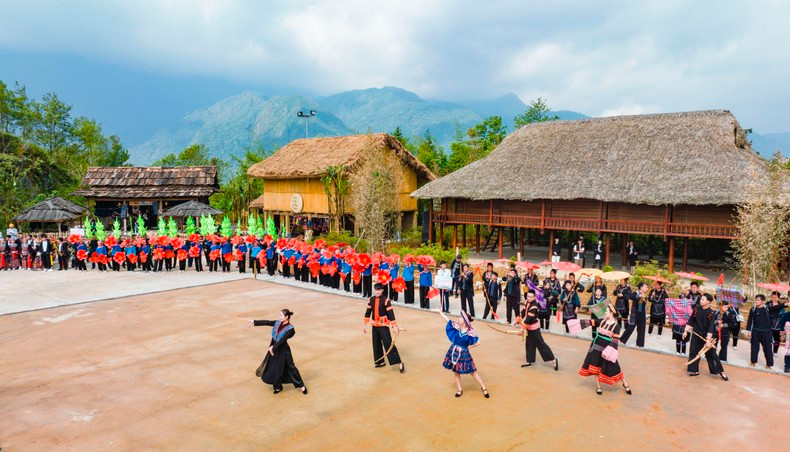 Ансамблевое выступление в честь открытия Северо-западного культурного пространства. Ансамблевое выступление в честь открытия Северо-западного культурного пространства.