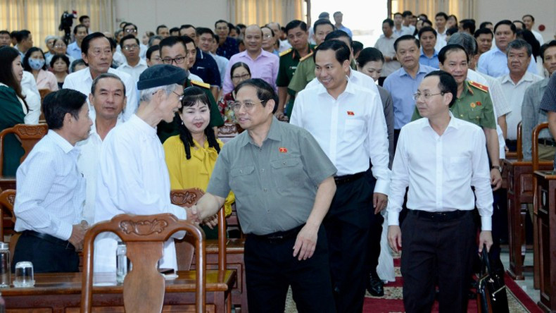 Премьер-министр Фам Минь Тьинь встречается с избирателями города Кантхо. Премьер-министр Фам Минь Тьинь встречается с избирателями города Кантхо.