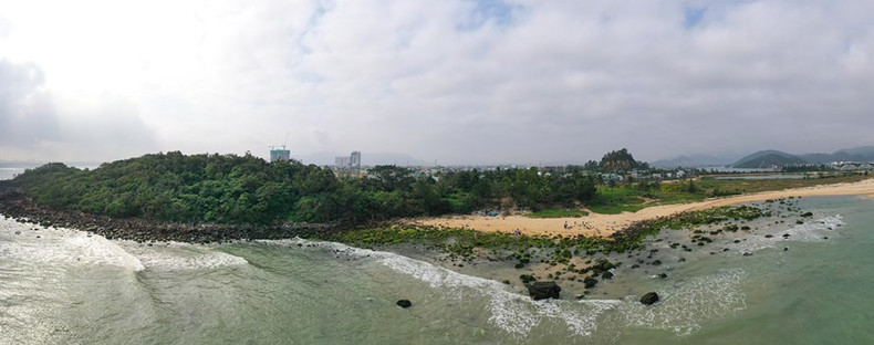 Нетронутый риф Намо покрывается зеленым мхом каждую весну.