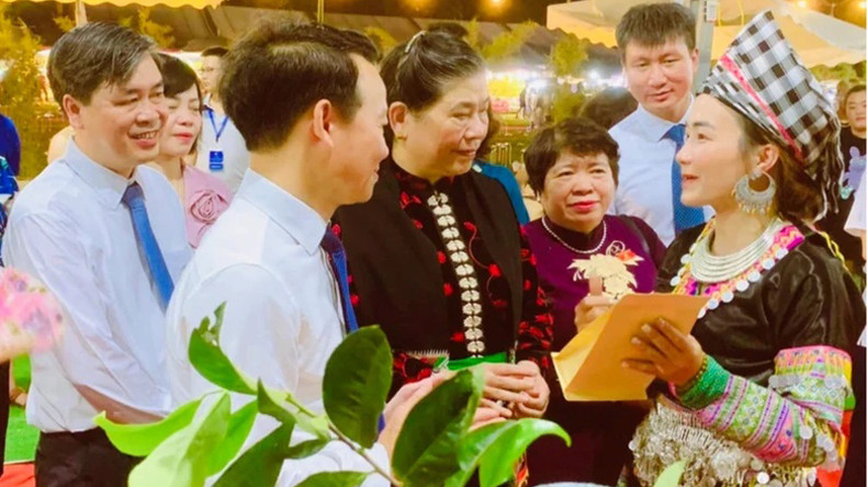 Представление посетителям чайной продукции Шантует.