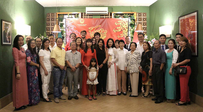 Встреча вьетнамцев в Бразилии на тему «Весна на Родине». Фото: baoquocte.vn Встреча вьетнамцев в Бразилии на тему «Весна на Родине». Фото: baoquocte.vn