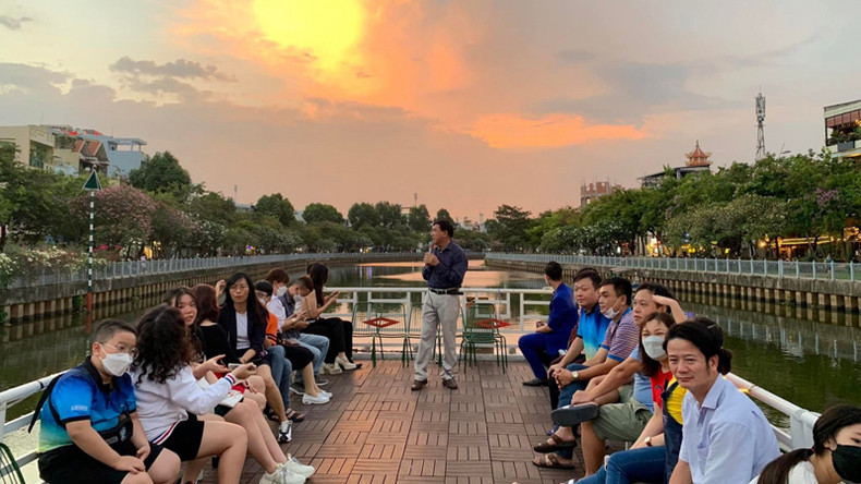 Туристы на экскурсии по каналу Ньиеулок. Фото: vov.vn Туристы на экскурсии по каналу Ньиеулок. Фото: vov.vn