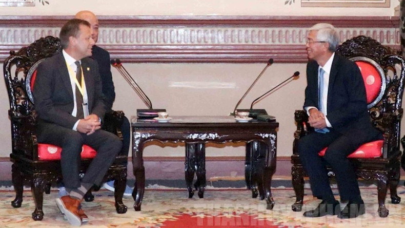 Заместитель председателя Народного комитета города Во Ван Хоан принимает первого заместителя мэра г. Лейпцига. Фото: hcmcpv.org.vn Заместитель председателя Народного комитета города Во Ван Хоан принимает первого заместителя мэра г. Лейпцига. Фото: hcmcpv.org.vn