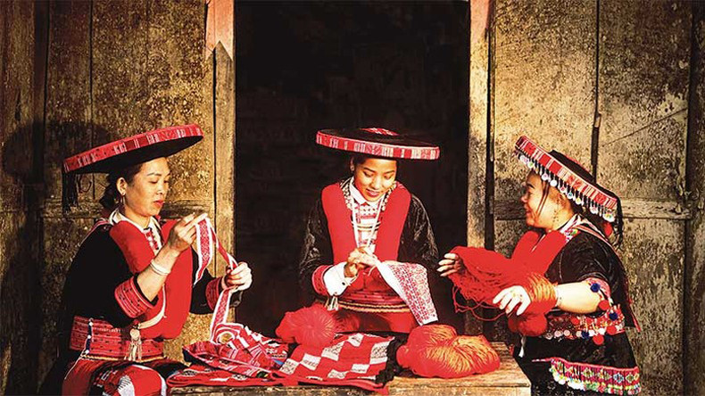 Вышивка – традиционное ремесло представителей народности Зао в провинции Каобанг. Фото: Ха Хыу Дык Вышивка – традиционное ремесло представителей народности Зао в провинции Каобанг. Фото: Ха Хыу Дык