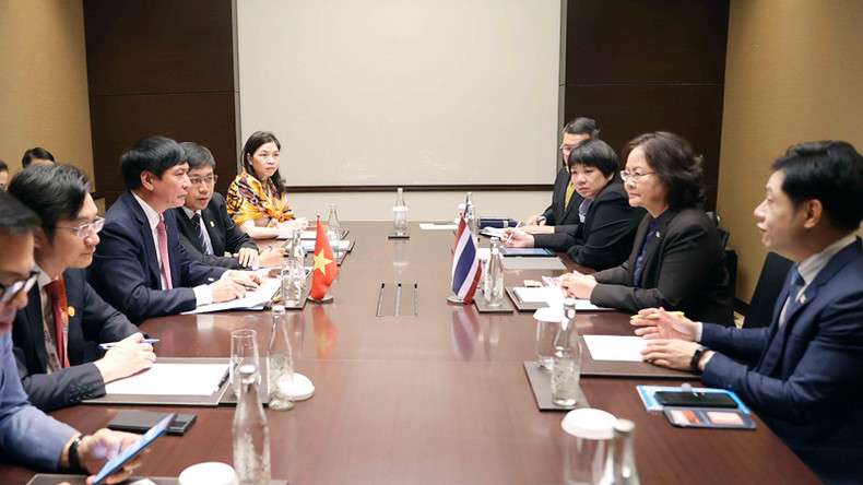 Общий вид встречи вьетнамской делегации и таиландской делегации. Фото: quochoi.vn Общий вид встречи вьетнамской делегации и таиландской делегации. Фото: quochoi.vn