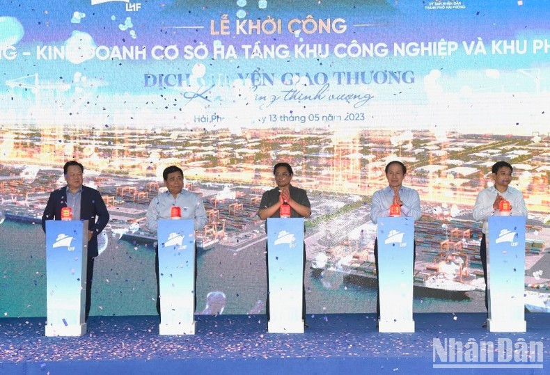 На церемонии закладки фундамента Инвестиционного строительного и инфраструктурного проекта Индустриального парка Суанкау. На церемонии закладки фундамента Инвестиционного строительного и инфраструктурного проекта Индустриального парка Суанкау.