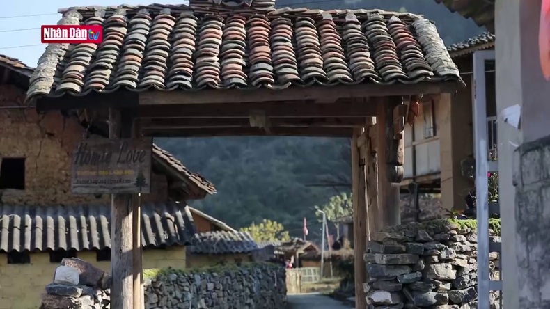 Земляные дома превращены в удобные места проживания – «хоумстей» для туристов. Земляные дома превращены в удобные места проживания – «хоумстей» для туристов.