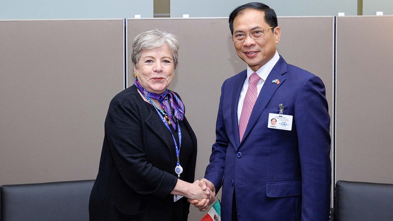 Министр Буй Тхань Шон встречается с Министром иностранных дел Мексики Алисией Барсеной. Фото: МИД Вьетнама Министр Буй Тхань Шон встречается с Министром иностранных дел Мексики Алисией Барсеной. Фото: МИД Вьетнама