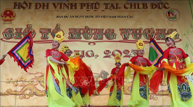 Один номер на церемонии празднования Дня поминовения королей Хунгов в городе Лейпциг. Фото: ВИА