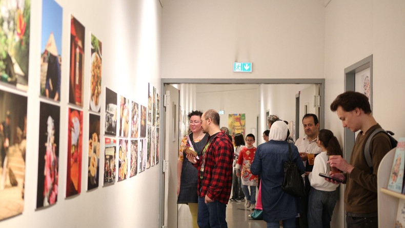 Фотовыставка о стране и людях Вьетнама вызвала у посетителей немало ярких эмоций. Фотовыставка о стране и людях Вьетнама вызвала у посетителей немало ярких эмоций.