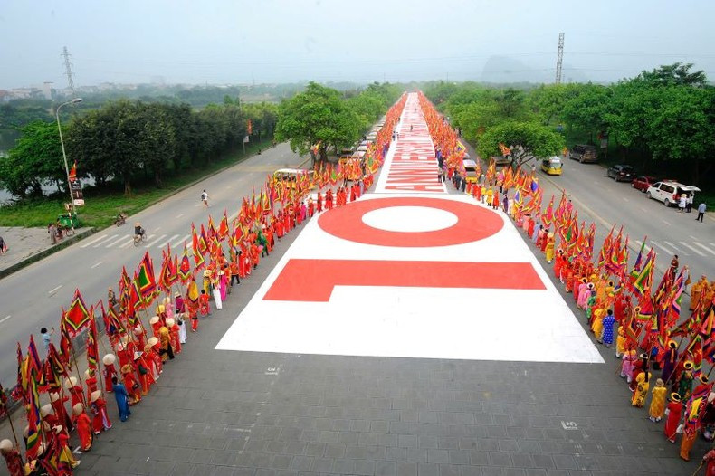 Дорога Чанган в городе Хоалы. Фото: Департамент туризма провинции Ниньбинь Дорога Чанган в городе Хоалы. Фото: Департамент туризма провинции Ниньбинь