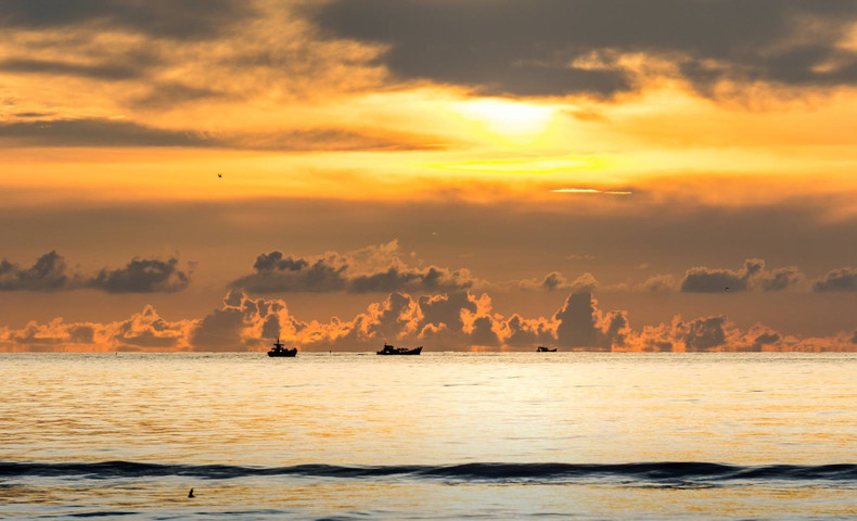 Восход на море Бадонг. Фото: thamhiemmekong.com Восход на море Бадонг. Фото: thamhiemmekong.com
