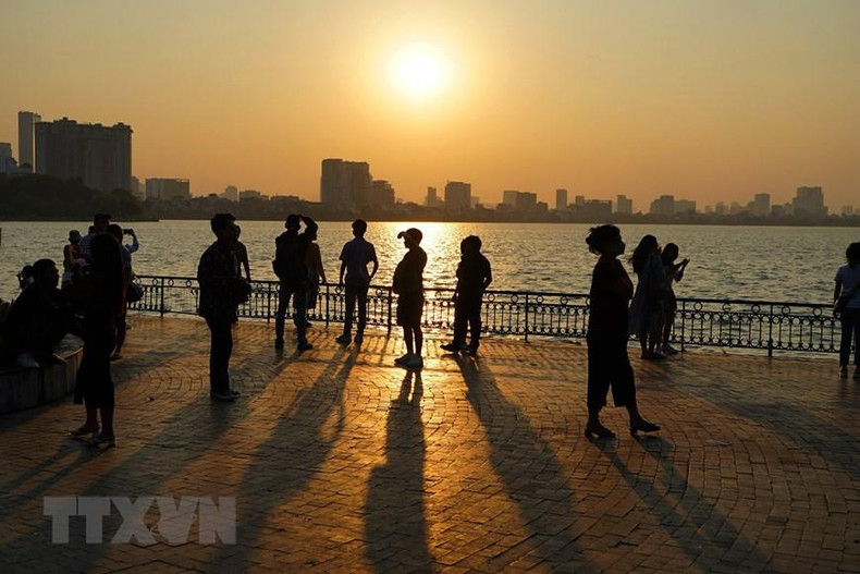 Осенний закат – самое красивое время на Западном озере.