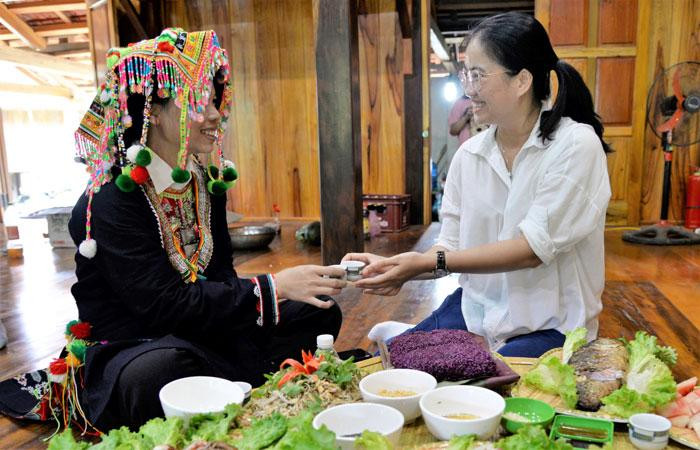 Дружелюбие местных жителей – важный фактор, которій помогает им привлекать туристов к посещению. Дружелюбие местных жителей – важный фактор, которій помогает им привлекать туристов к посещению.