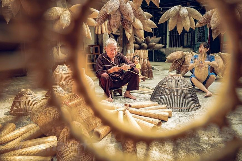 Спустя годы обычные сельскохозяйственные орудия стали популярным продуктом в дизайне интерьера и художественном оформлении для создания пространства для тех, кто ностальгирует по деревенской жизни. Спустя годы обычные сельскохозяйственные орудия стали популярным продуктом в дизайне интерьера и художественном оформлении для создания пространства для тех, кто ностальгирует по деревенской жизни.