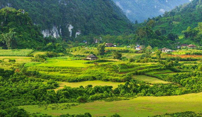 Долина расположена недалеко от населенных пунктов, сюда можно доехать на мотоцикле. Долина расположена недалеко от населенных пунктов, сюда можно доехать на мотоцикле.