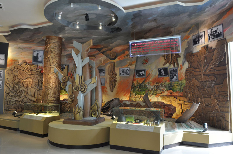 Внутри музея. Фото: baotangchienthangb52.com.vn Внутри музея. Фото: baotangchienthangb52.com.vn