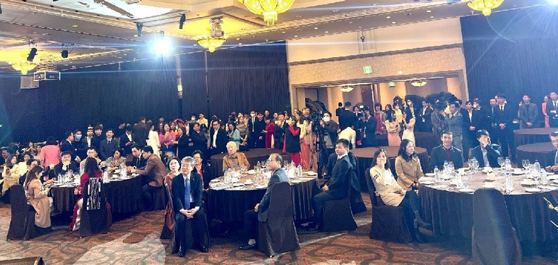 Вьетнамцы в Южной Корее на встрече «Весна на Родине». Фото: baoquocte.vn Вьетнамцы в Южной Корее на встрече «Весна на Родине». Фото: baoquocte.vn