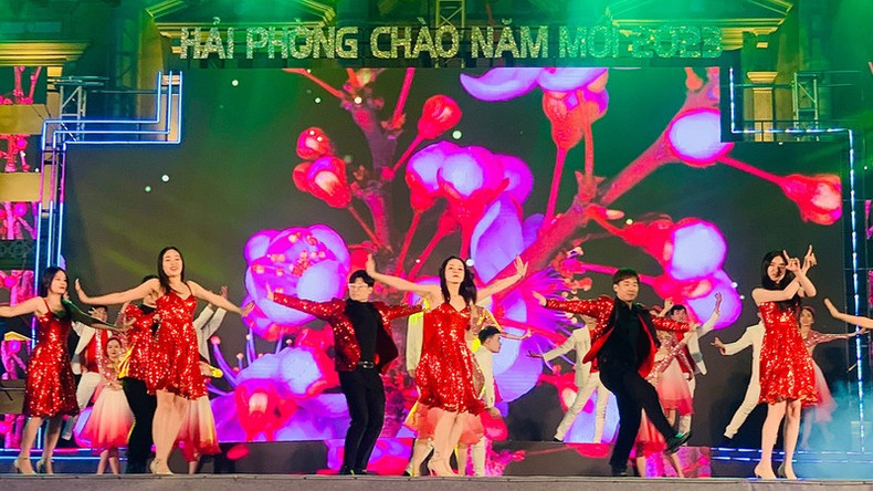 Хайфон встречает Новый год. Фото: Нго Куанг Зунг Хайфон встречает Новый год. Фото: Нго Куанг Зунг