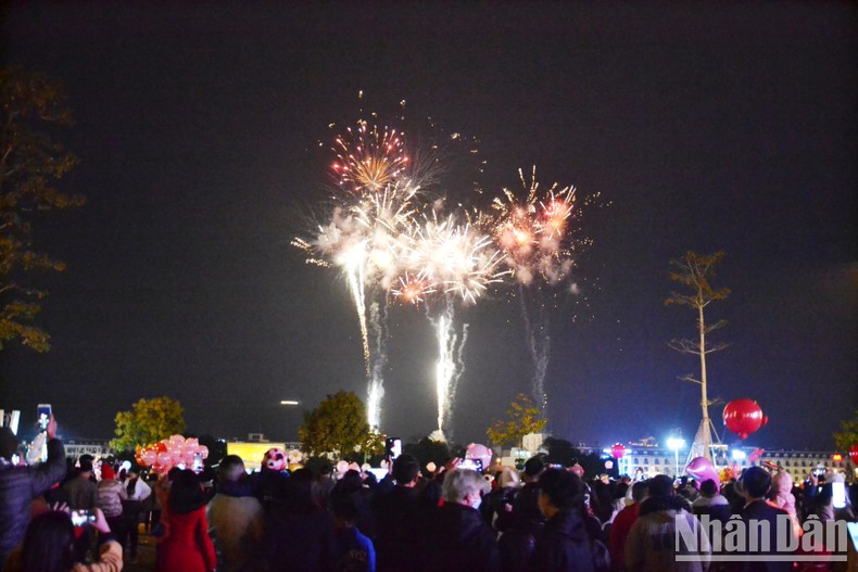 Фейерверки в провинции Лаокай. Фейерверки в провинции Лаокай.