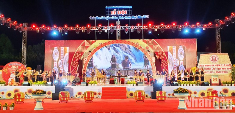 Художественная программа в г. Контум. Художественная программа в г. Контум.