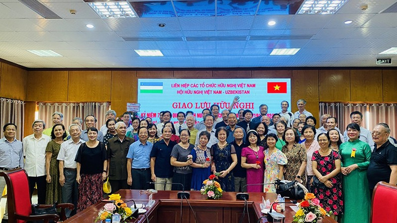 Дружественный обмен, посвященный 78-му Дню независимости Вьетнама (2 сентября 1945 г. – 2 сентября 2023 г.) и 32-му Дню независимости Узбекистана (1 сентября 1991 г. – 1 сентября 2023 г.), в Ханое. Фото: thoidai.com.vn Дружественный обмен, посвященный 78-му Дню независимости Вьетнама (2 сентября 1945 г. – 2 сентября 2023 г.) и 32-му Дню независимости Узбекистана (1 сентября 1991 г. – 1 сентября 2023 г.), в Ханое. Фото: thoidai.com.vn