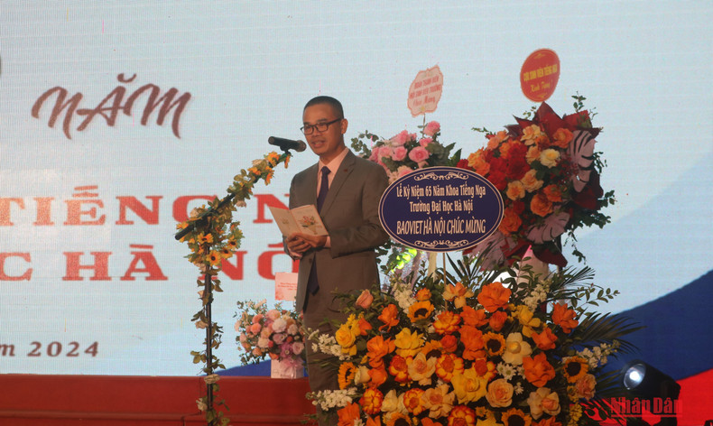 Ректор Ханойского университета Нгуен Ван Чао выступает с речью. Фото: Т. Лам Ректор Ханойского университета Нгуен Ван Чао выступает с речью. Фото: Т. Лам