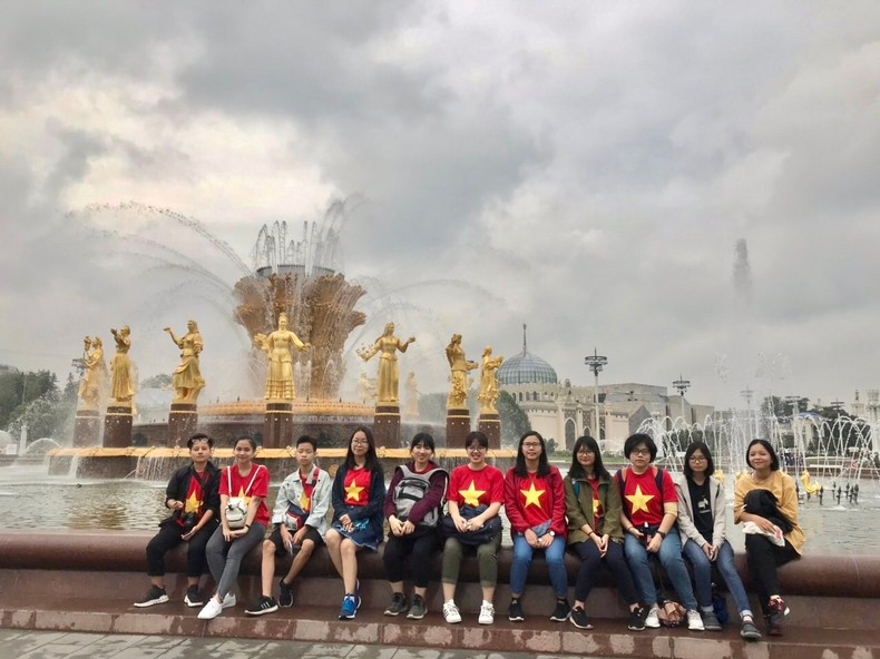 Вьетнамские ученики посетили ВДНХ в 2019 году.