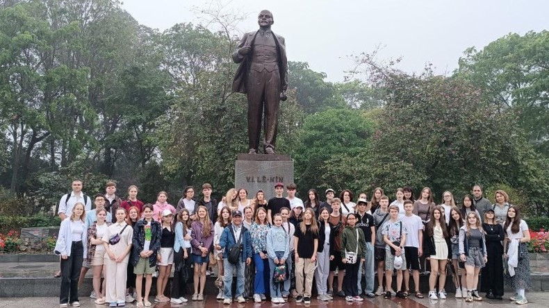 Ребята посещают парк Ленина