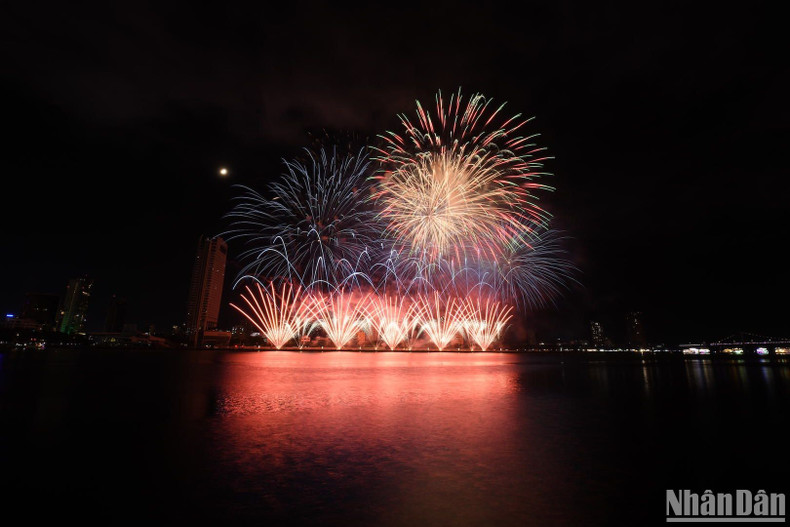 Представитель Финляндии представил прекрасное выступление в сочетании с мелодичной и волшебной музыкой. Фото: Ань Дао Представитель Финляндии представил прекрасное выступление в сочетании с мелодичной и волшебной музыкой. Фото: Ань Дао