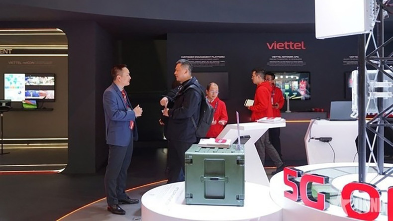 У стенда компании Viettel на выставке Mobile World Congress 2025 г. Фото: qdnd.vn