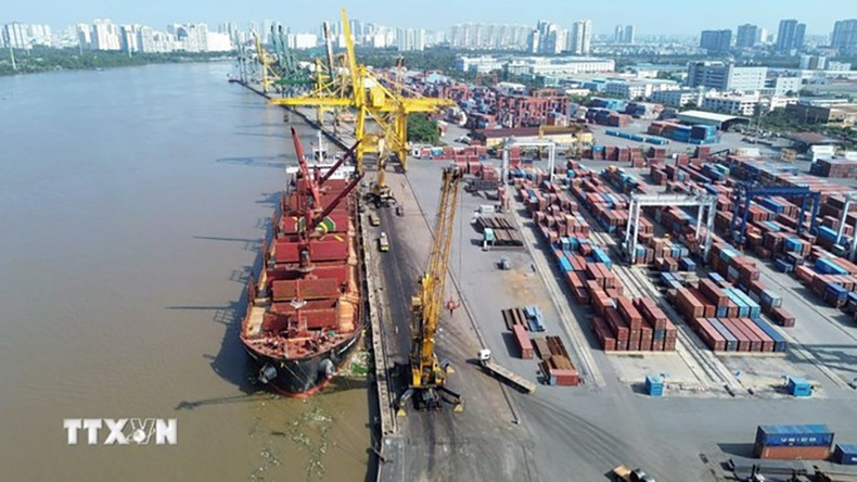 Разгрузка контейнеров в порту Тантхуан – акционерная компания «Сайгонский порт». Фото: ВИА Разгрузка контейнеров в порту Тантхуан – акционерная компания «Сайгонский порт». Фото: ВИА